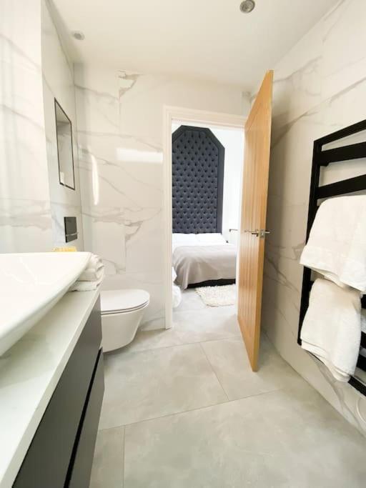 Luxury Detached Peak District Stone Barn - Dog Friendly Villa Hazelwood Buitenkant foto