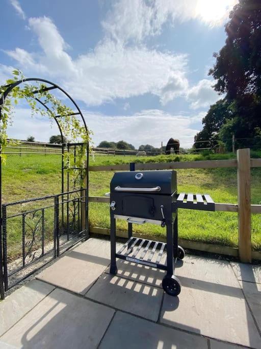 Luxury Detached Peak District Stone Barn - Dog Friendly Villa Hazelwood Buitenkant foto